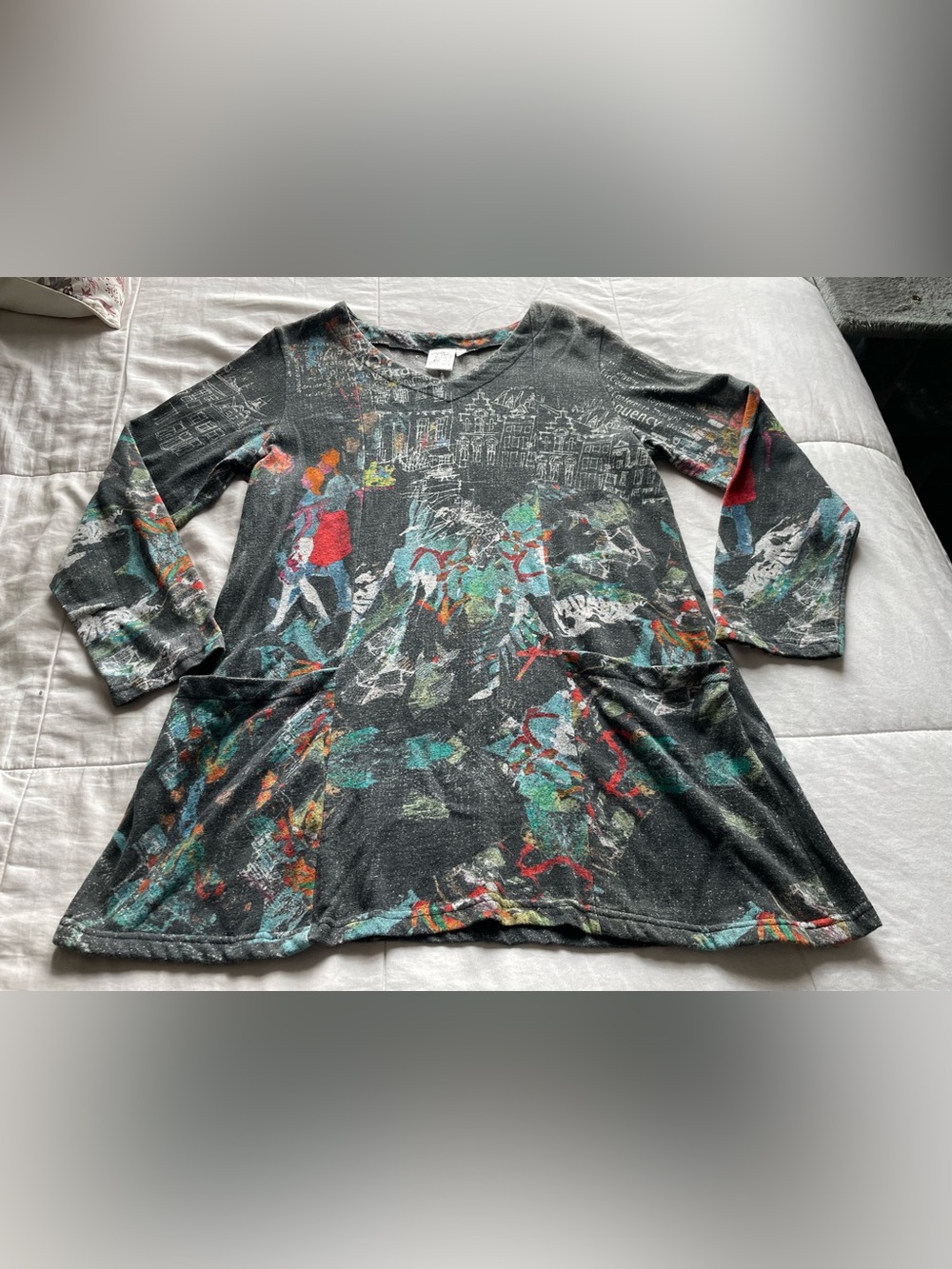 Parsley & Sage Quarter Sleeve Tunic Top Large Boho Artsy City Graphic Y2K Work